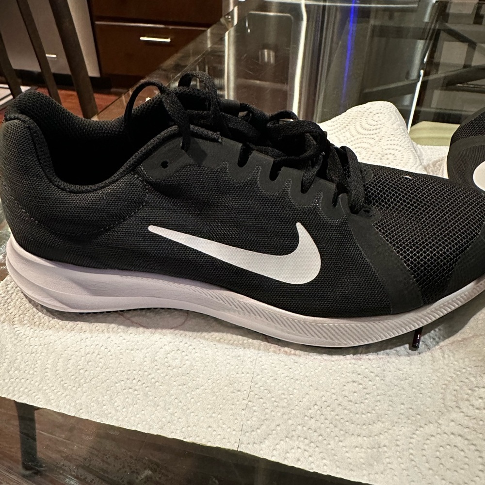 Women’s Nike shoe size 5